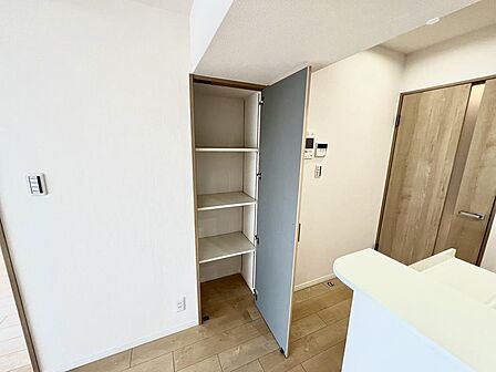 食品のストックなどはパントリーにどうぞ