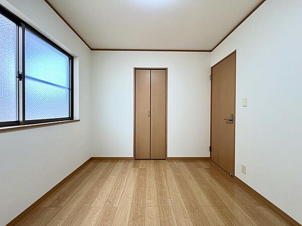 形がきれいなお部屋はベッドを置いてもスペースが確保できます