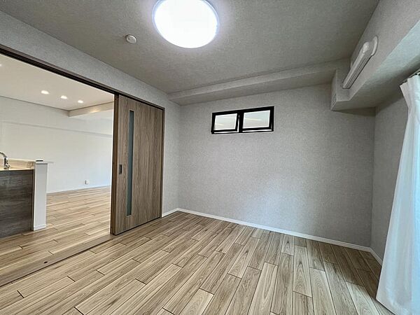 引戸タイプでドアの開閉部部のデッドスペースをなくしています