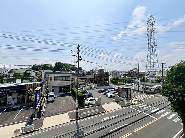 前面に高い建物もなく、広がった景色でリラックスできます
