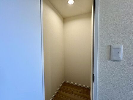たっぷり収納できる納戸スペース