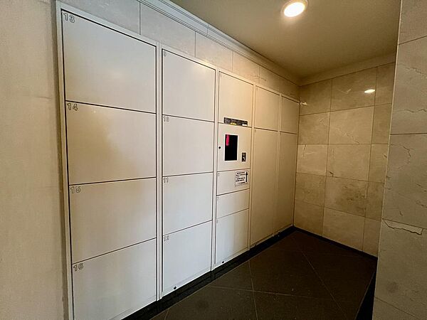 ２４時間いつでも荷物の受け取り可能な宅配ボックス完備です