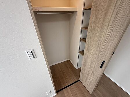 可動棚付きでレイアウト自在な収納スペース