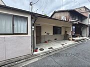 丸太町駅よりバス10分 徒歩6分 1階 築48年の賃貸物件