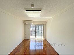 パインフィールド御所 305 3階1Kのリビング/ダイニング