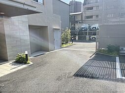 8 / 9
