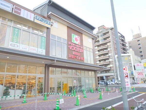 画像19:イズミヤ　堀川丸太町店まで130メートル