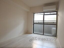 JR山陰本線 花園駅 徒歩8分の賃貸マンション 1階ワンルームのリビング/ダイニング