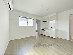 阪急京都本線 西院駅 徒歩8分の賃貸アパート 3階1LDKのリビング/ダイニング