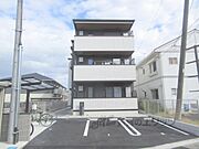 石山駅より徒歩13分 新築 3階建の賃貸物件