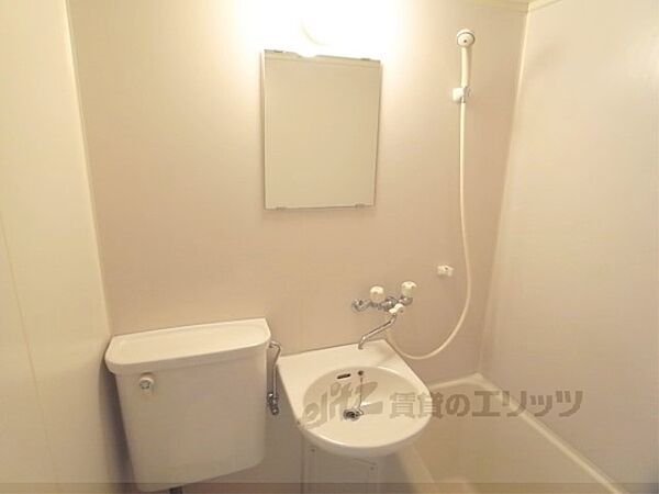 画像26:シャワー・鏡・洗面台