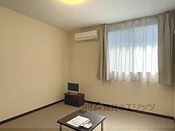 レオパレス西ノ京吽 2階1Kのリビング/ダイニング