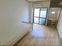 JR山陰本線 円町駅 バス6分 わら天神前下車 徒歩5分の賃貸アパート 1階1Kのリビング/ダイニング