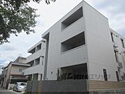 西京極駅より徒歩5分 築3年2ヶ月 3階建の賃貸物件