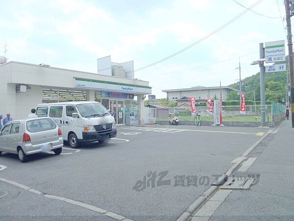 画像18:ファミリーマート　立命館大学前店まで530メートル