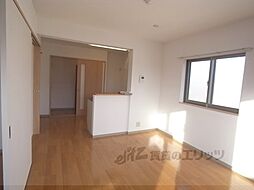 JR山陰本線 花園駅 徒歩10分の賃貸マンション 4階1LDKのリビング/ダイニング