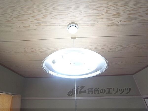 画像23:和室の照明です
