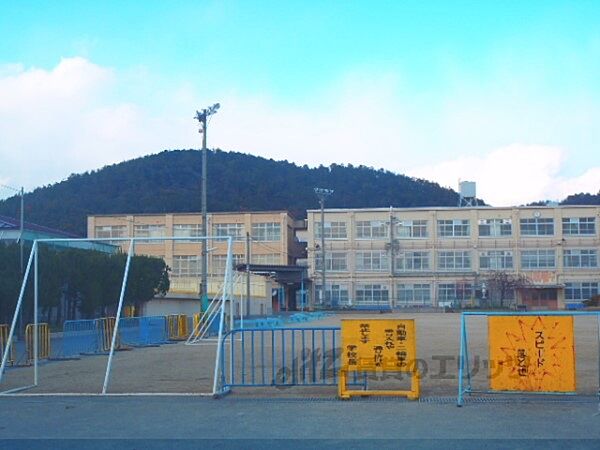 周辺：上賀茂小学校まで900メートル