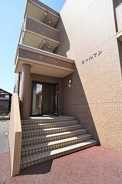 8 / 15