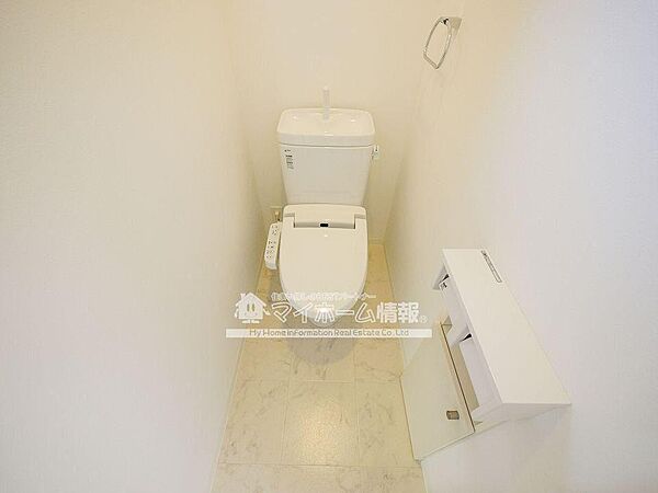 トイレは快適な温水洗浄暖房便座付き
