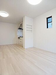 カンフル 102 1階1LDKのリビング/ダイニング