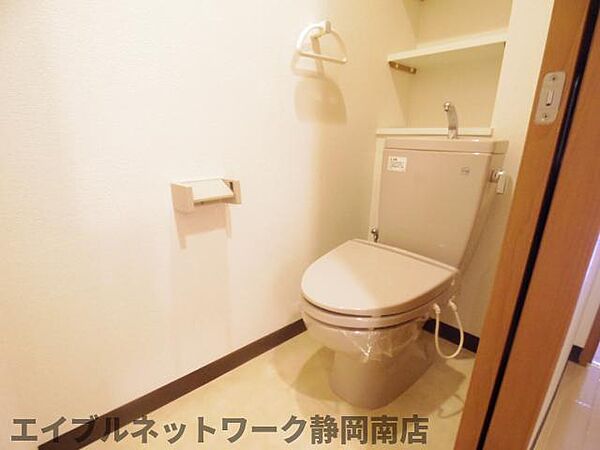 画像8:落ち着いた色調のトイレです