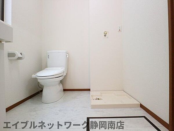 画像24:コンパクトで使いやすいトイレです