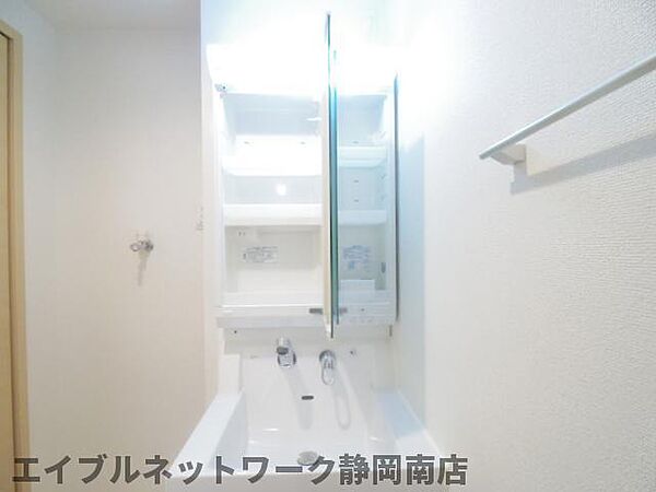 画像23:ゆったりとスペースのある洗面所