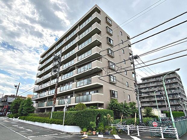 西武新宿線「新狭山」駅徒歩3分・総戸数62戸のマンションです。