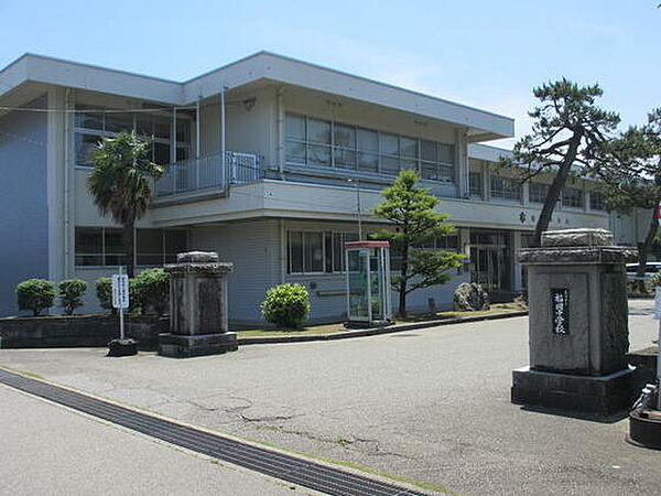 画像14:中学校「福岡中学校まで2700ｍ」