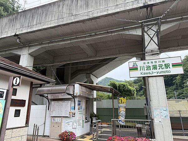 道路向いの駅