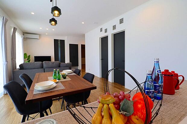 クレバリーホームの注文住宅をご提案できます。外壁総タイル張りで重厚感のあるお家です。工法もオリジナルで耐震性にも優れています。モデルハウスもございますのでご興味がありましたらご連絡下さい。