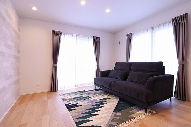 リビングダイニングの導線が使いやすい間取りとなっております。リビング階段でお子様の帰りも分かるので安心です。