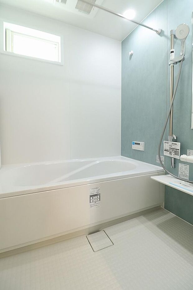 ユニットバスも暖房もできる最新のユニットバスです。保証も10年付きです