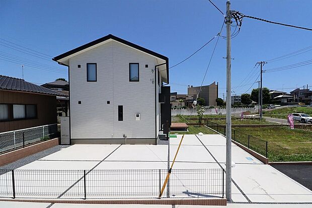 駐車場も縦横利用できるので3台は駐車可能です。