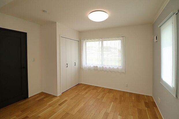 収納完備なので、いつの間にか増えていく衣類やお子さんの学校の教材などキチンと整理整頓できます!