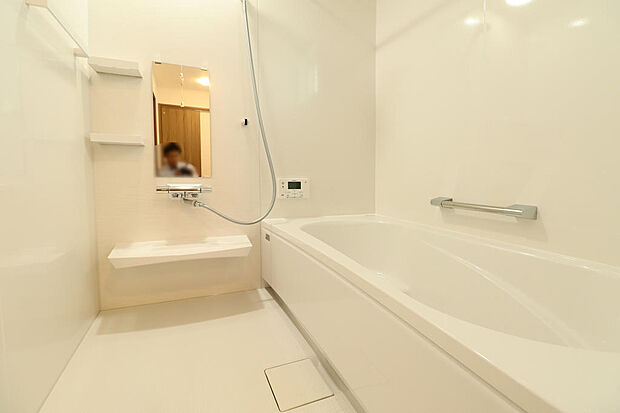 1坪タイプの浴室になります。浴室乾燥機付。1日の疲れをここで癒しちゃいましょう。