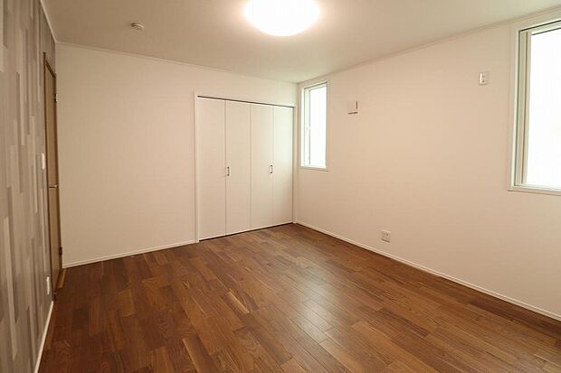 7.15帖の洋室です!洋室は全部屋クローゼット付きです室内にはカーテンも取り付けられます。