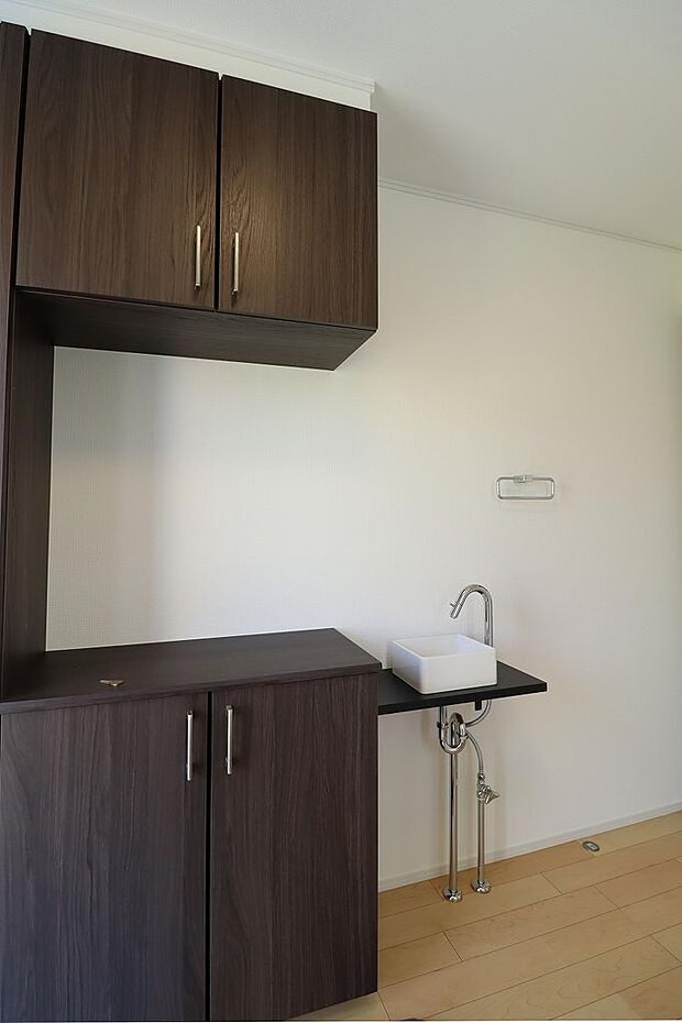 玄関内には手洗い器がありますので、お客様が来られた時にも安心です。この時期だからこそ、お迎えするときの安心設備ではないでしょうか。