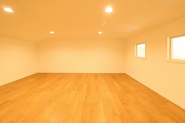 広い小屋裏収納。何でもしまえるので、用途多彩のお部屋。