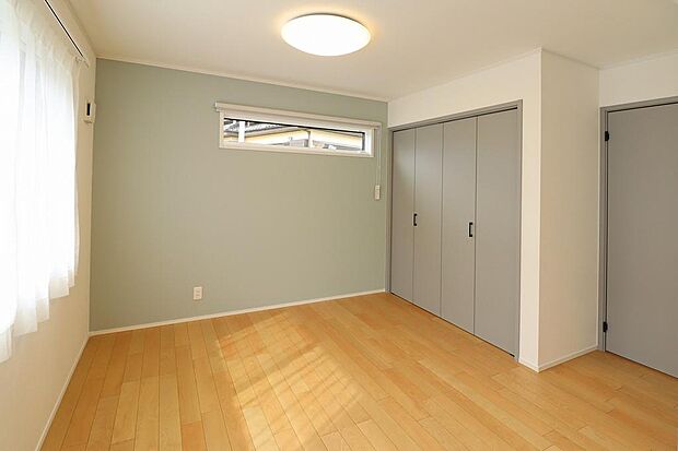 洋室には収納もあり、お部屋を広く使えます。