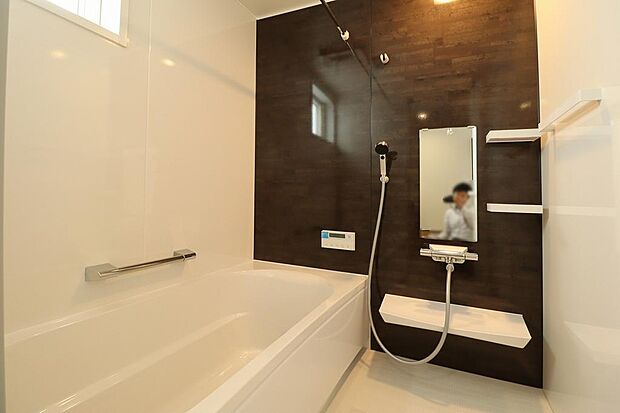 最新鋭のユニットバス搭載。保証期間も10年で安心です