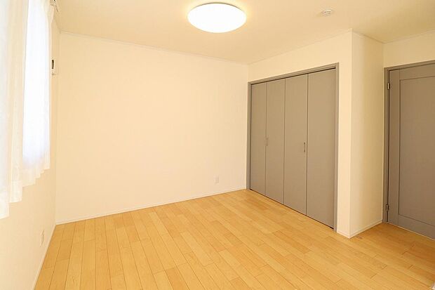 お子様のお部屋を想定し将来間仕切りできるようになっています。