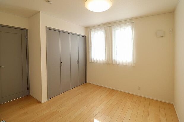 お子様のお部屋を想定し将来間仕切りできるようになっています。