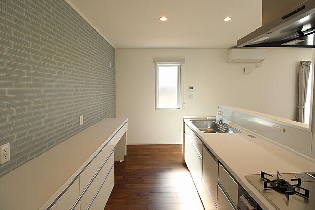 カップボードも標準搭載。キッチンと同系色なので違和感もありません。