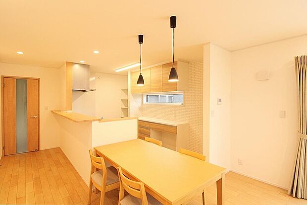 カウンターキッチンになっていますのでリビングも見渡しやすくなっています。