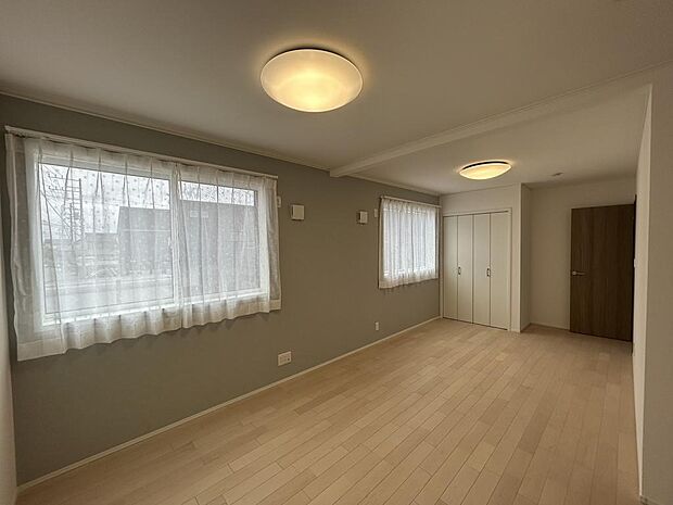 お子様用のお部屋は将来間仕切りできる仕様になっています。どちらの部屋にもクローゼットがついているので収納にも困りません♪