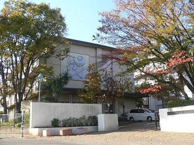 【小学校】越谷市立大袋北小学校まで700ｍ