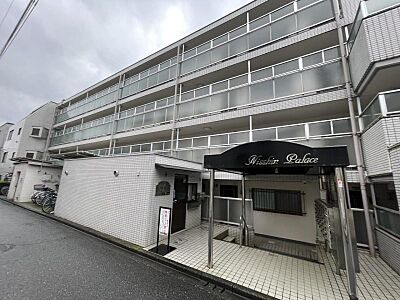 外観：落ち着いた色合いのタイル張りの外観です◎周囲の街並みに調和する洗練されたデザインとなっており、エントランス部分もきれいに維持管理されています♪