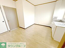 JR八高線 箱根ケ崎駅 徒歩28分の賃貸アパート 2階2DKのリビング/ダイニング